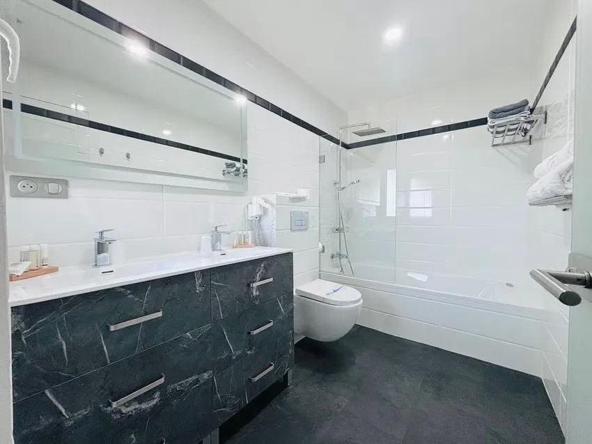 16 chambre Hôtel à vendre à Mijas Costa avec piscine garage - 3 500 000 € (Ref: 8331650)
