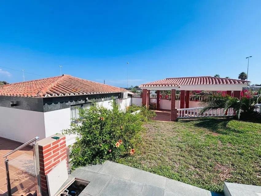 16 chambre Hôtel à vendre à Mijas Costa avec piscine garage - 3 500 000 € (Ref: 8331650)