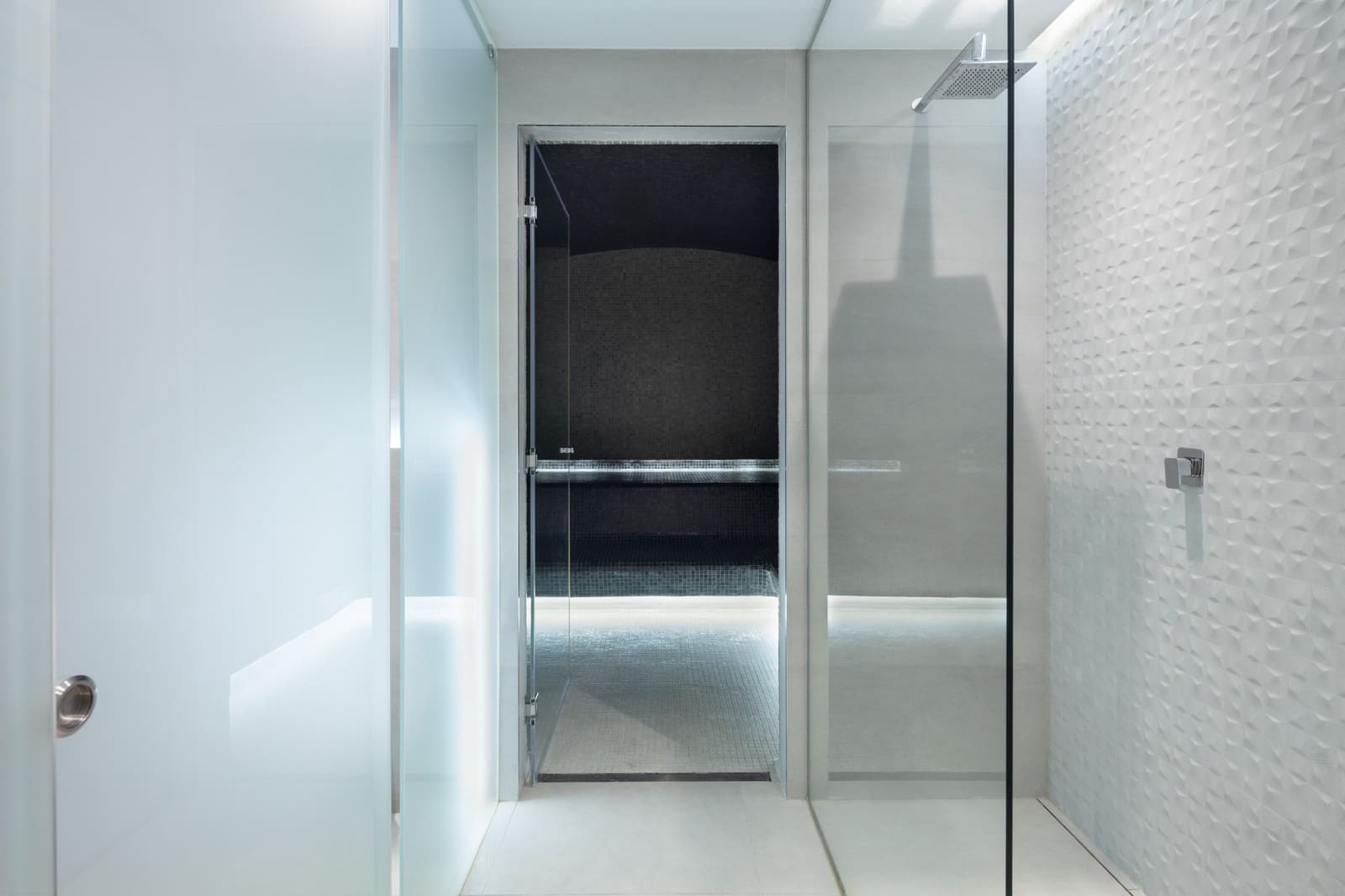 6 bedroom Villa for sale in Nueva Andalucia with pool garage - € 4,100,000 (Ref: 8426558)