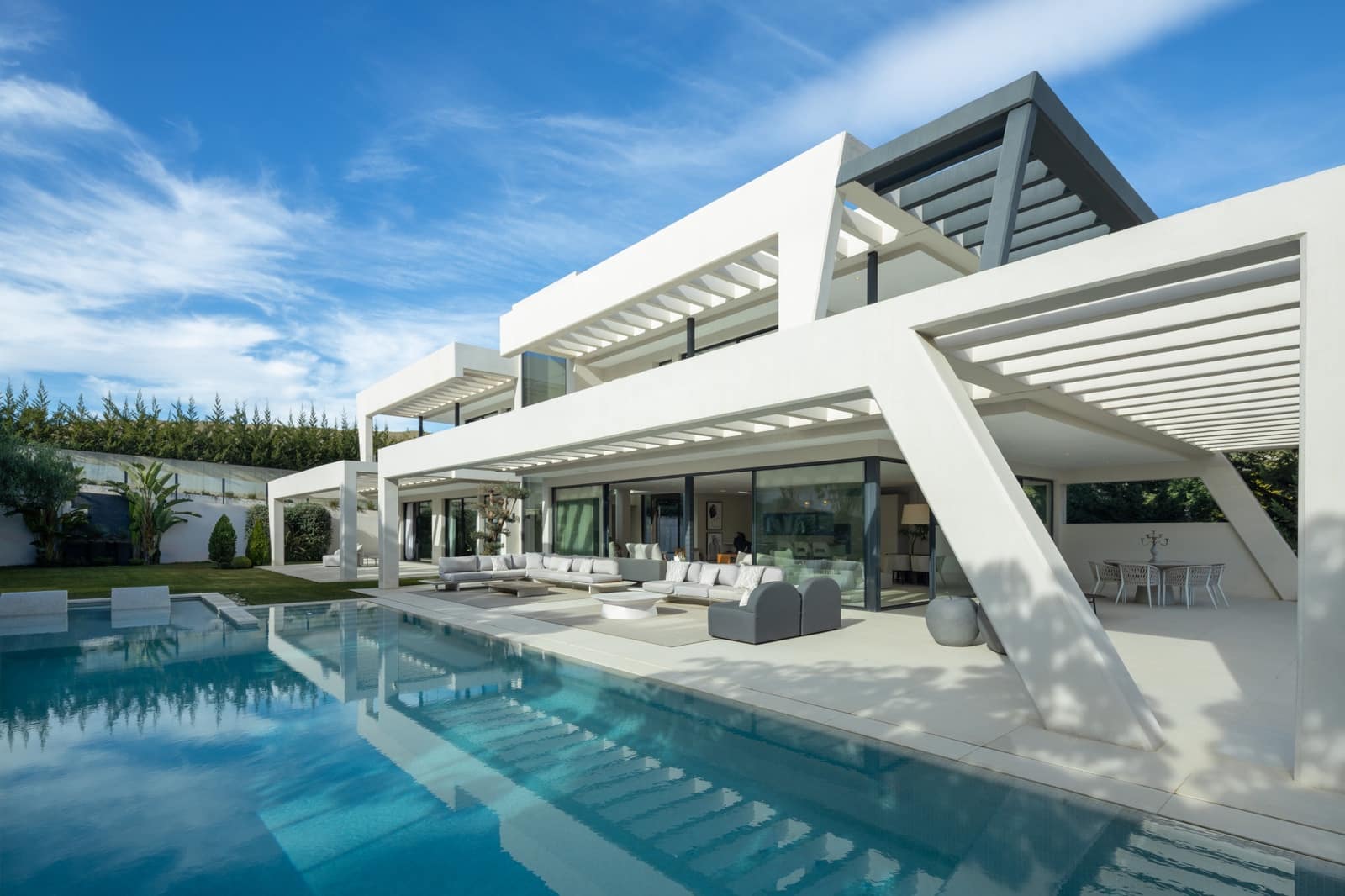 6 bedroom Villa for sale in Nueva Andalucia with pool garage - € 4,100,000 (Ref: 8426558)