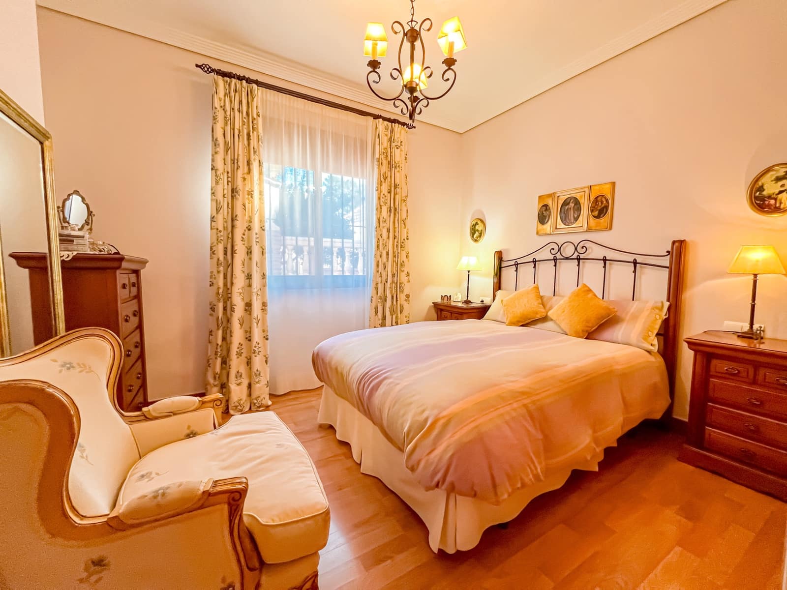 4 Zimmer Villa zu verkaufen in Malaga Stadt mit Garage - 1.150.000 € (Ref: 8595503)
