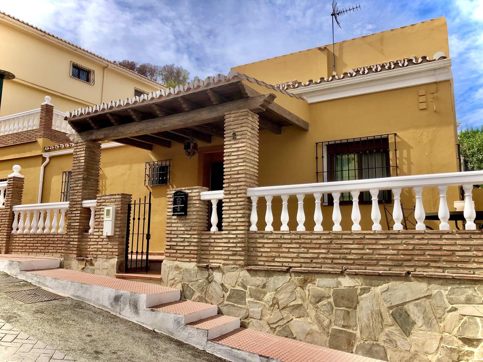 4 Zimmer Villa zu verkaufen in Malaga Stadt mit Garage - 1.150.000 € (Ref: 8595503)