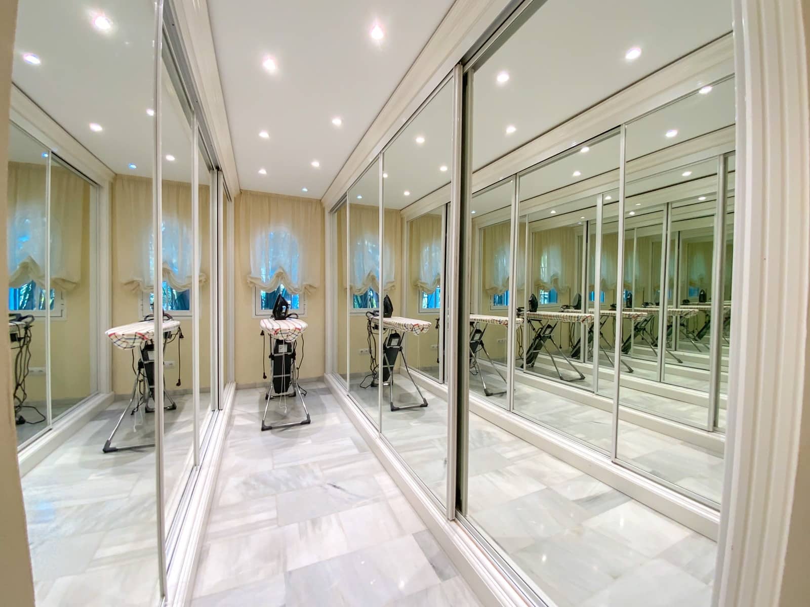 8 soveværelse Finca/Landehus til salg i Mijas Costa med swimmingpool garage - € 900.000 (Ref: 8633216)