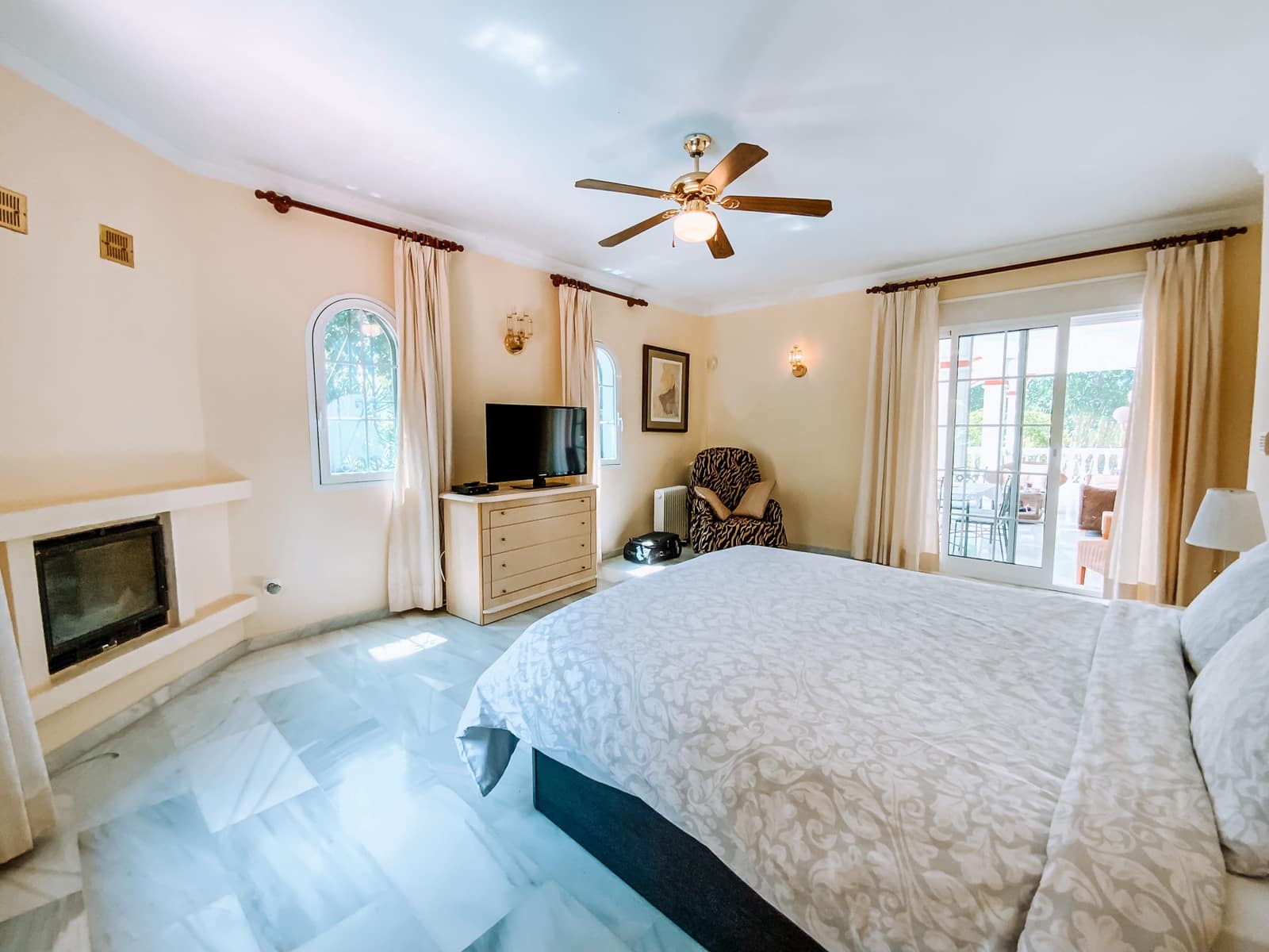 8 soveværelse Finca/Landehus til salg i Mijas Costa med swimmingpool garage - € 900.000 (Ref: 8633216)