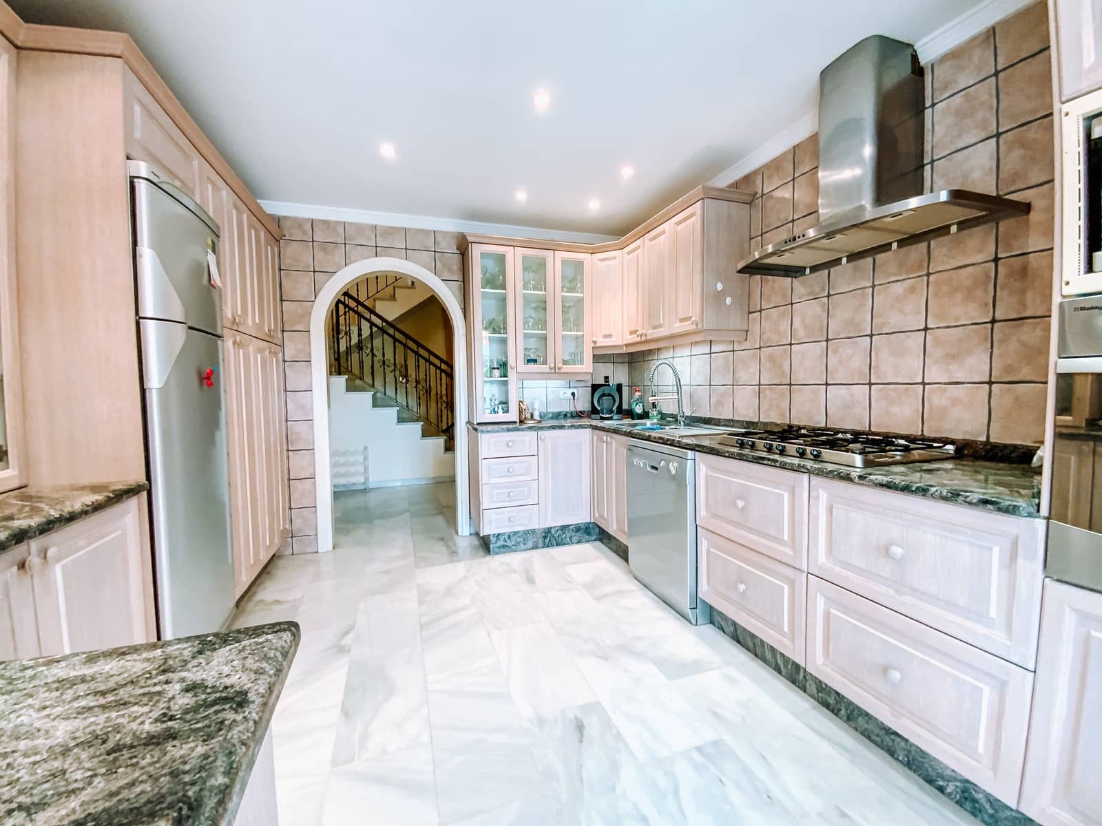 8 soveværelse Finca/Landehus til salg i Mijas Costa med swimmingpool garage - € 900.000 (Ref: 8633216)