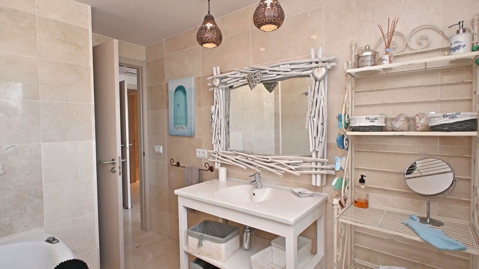 3 soveværelse Byhus til salg i Roca Llisa med swimmingpool garage - € 780.000 (Ref: 8747752)