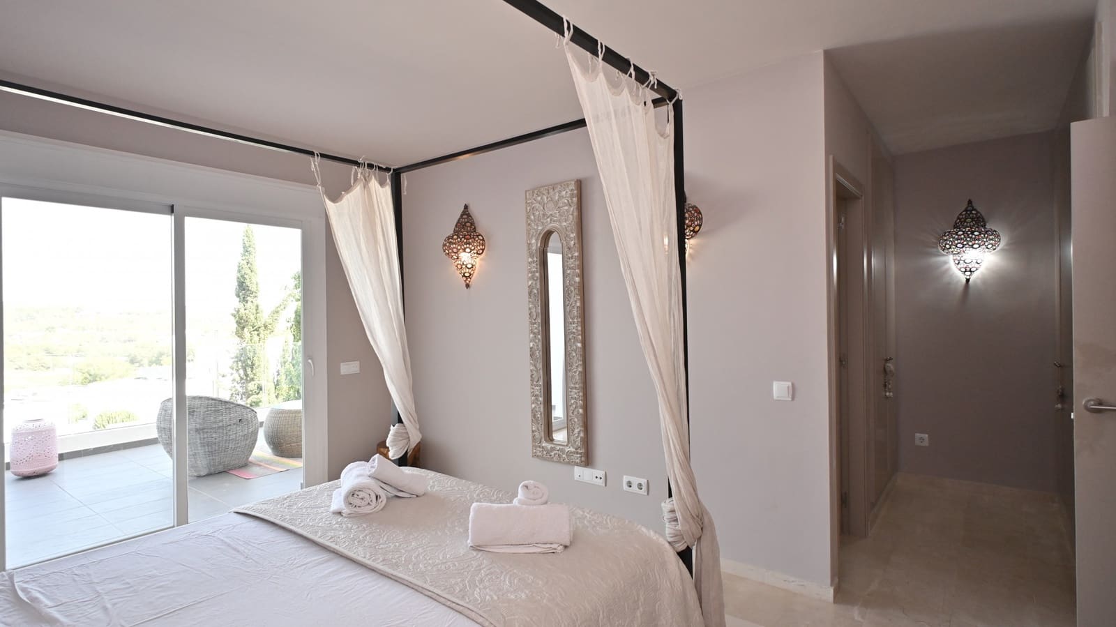 3 soveværelse Byhus til salg i Roca Llisa med swimmingpool garage - € 780.000 (Ref: 8747752)