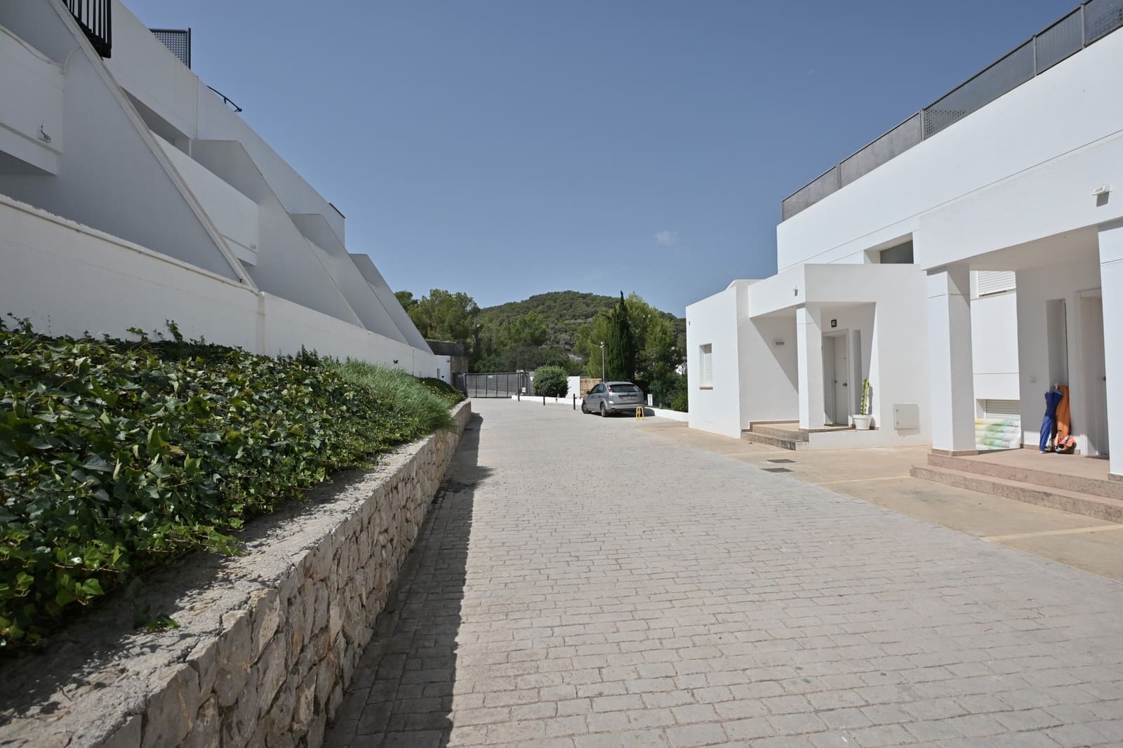 3 soveværelse Byhus til salg i Roca Llisa med swimmingpool garage - € 780.000 (Ref: 8747752)