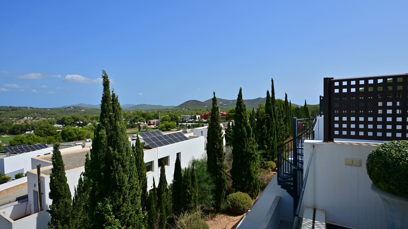 3 soveværelse Byhus til salg i Roca Llisa med swimmingpool garage - € 780.000 (Ref: 8747752)