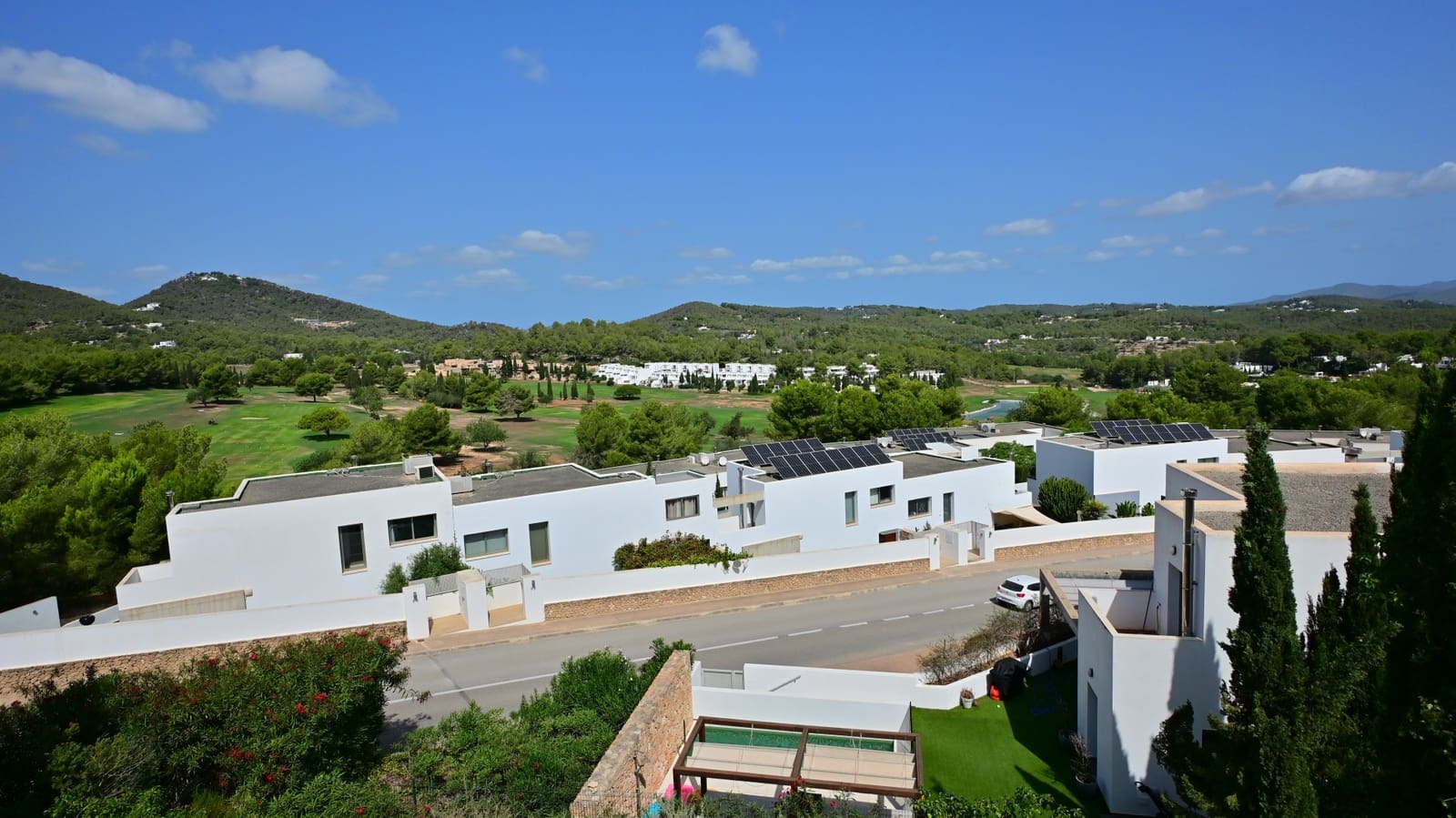 3 soveværelse Byhus til salg i Roca Llisa med swimmingpool garage - € 780.000 (Ref: 8747752)