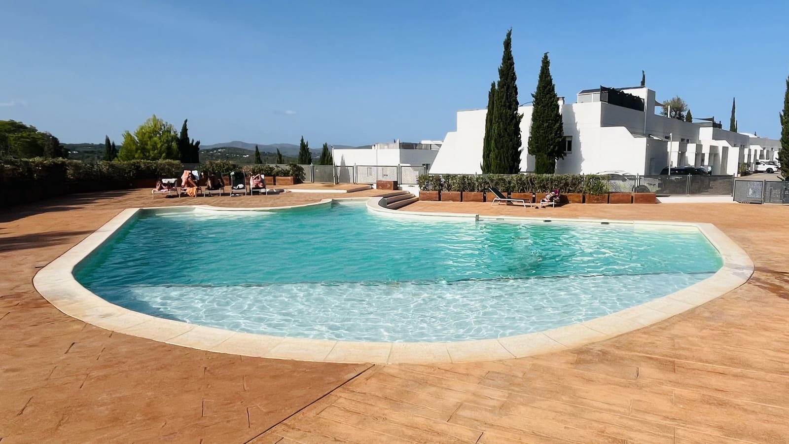 3 soveværelse Byhus til salg i Roca Llisa med swimmingpool garage - € 780.000 (Ref: 8747752)