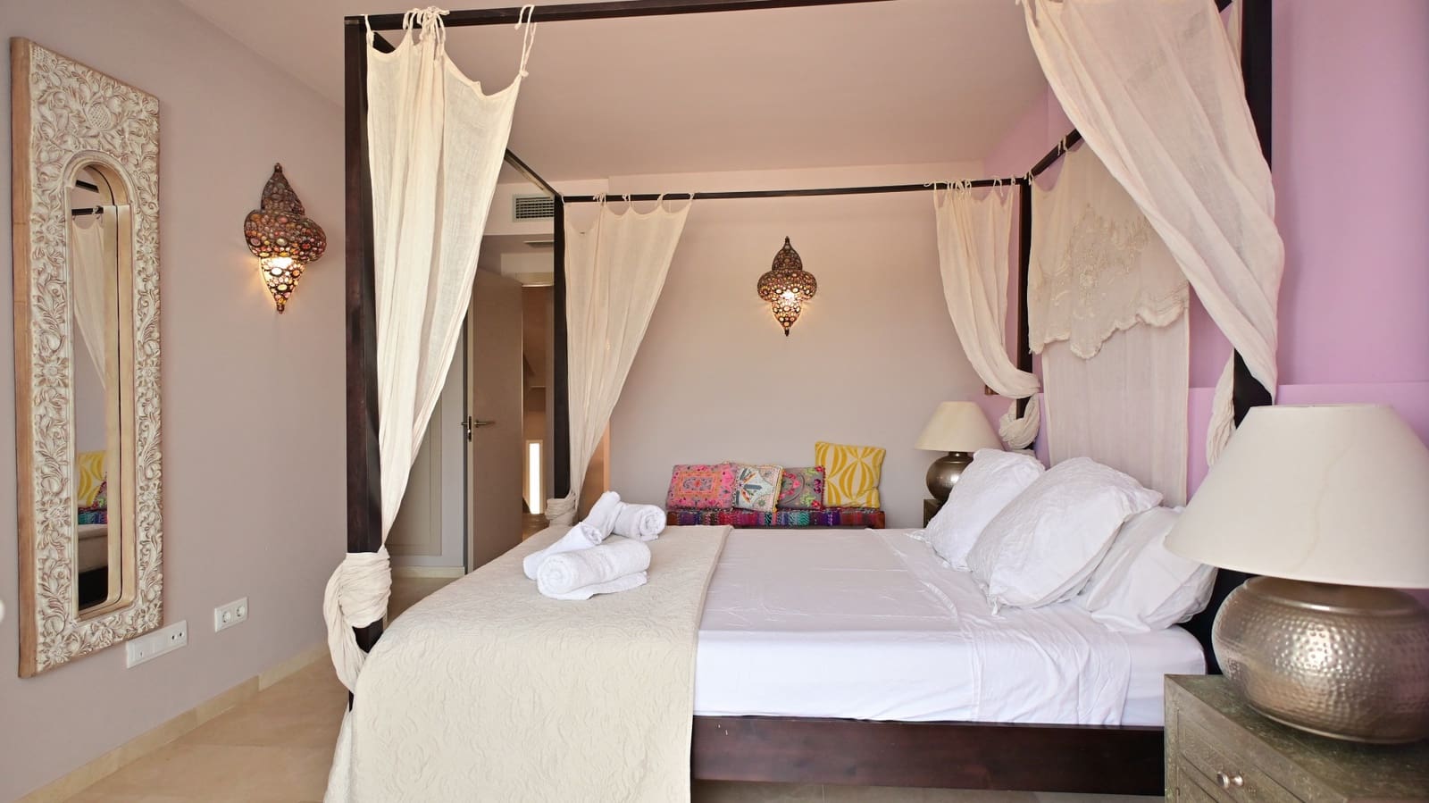 3 soveværelse Byhus til salg i Roca Llisa med swimmingpool garage - € 780.000 (Ref: 8747752)