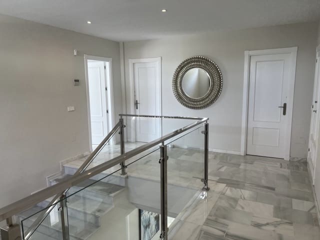 5 sovrum Villa till salu i Sotogrande, San Roque med pool garage - 2 295 000 € (Ref: 8847464)