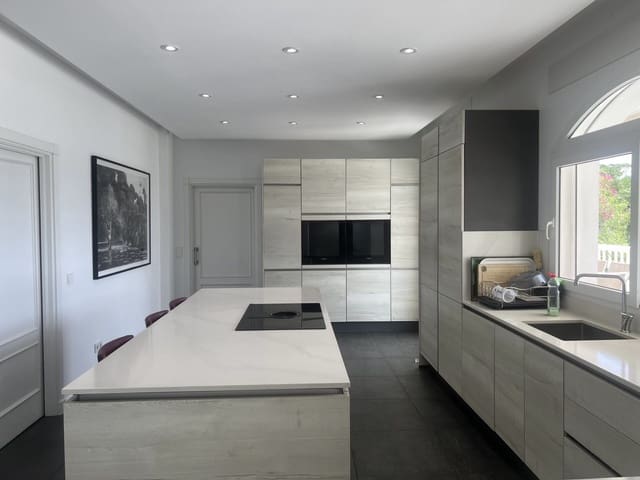 5 sovrum Villa till salu i Sotogrande, San Roque med pool garage - 2 295 000 € (Ref: 8847464)