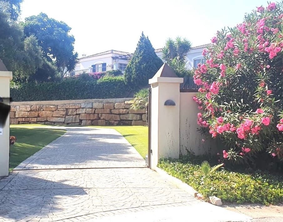 6 soveværelse Villa til salg i Sotogrande med swimmingpool garage - € 1.850.000 (Ref: 8851501)