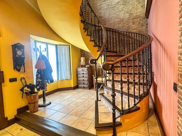 Casa de 4 habitaciones en Campillos en venta con piscina garaje - 369.000 € (Ref: 8851504)