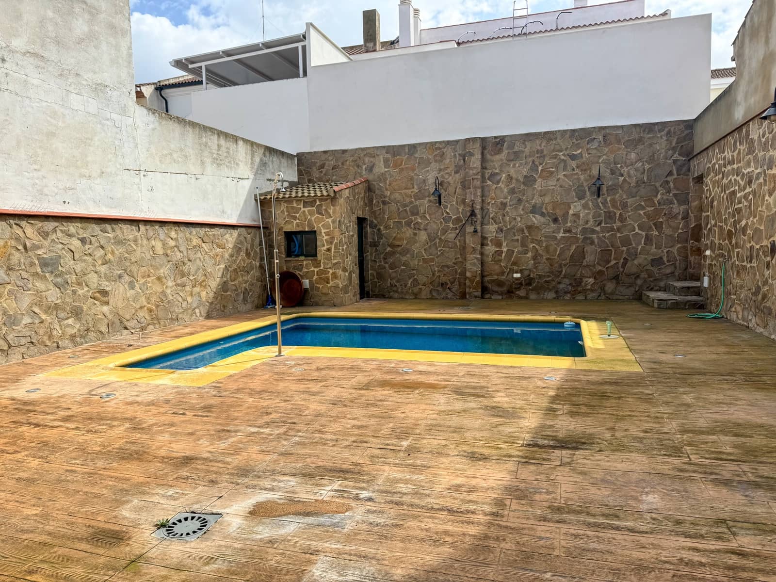 Casa de 4 habitaciones en Campillos en venta con piscina garaje - 369.000 € (Ref: 8851504)