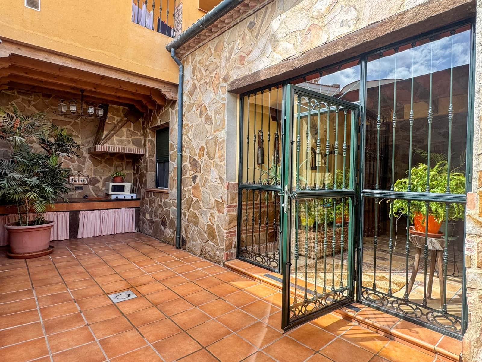 Casa de 4 habitaciones en Campillos en venta con piscina garaje - 369.000 € (Ref: 8851504)