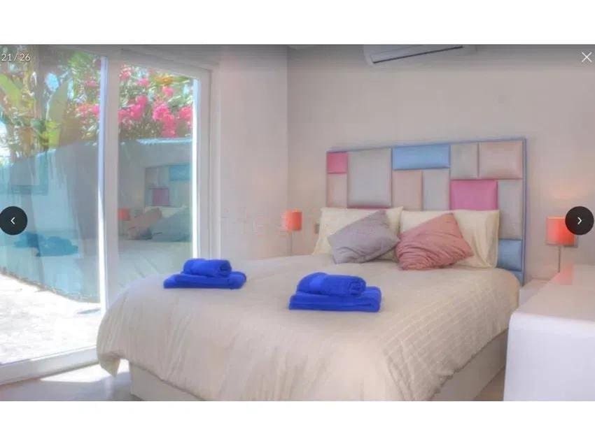 3 bedroom Villa for sale in Estepona with pool garage - € 1,650,000 (Ref: 8881498)