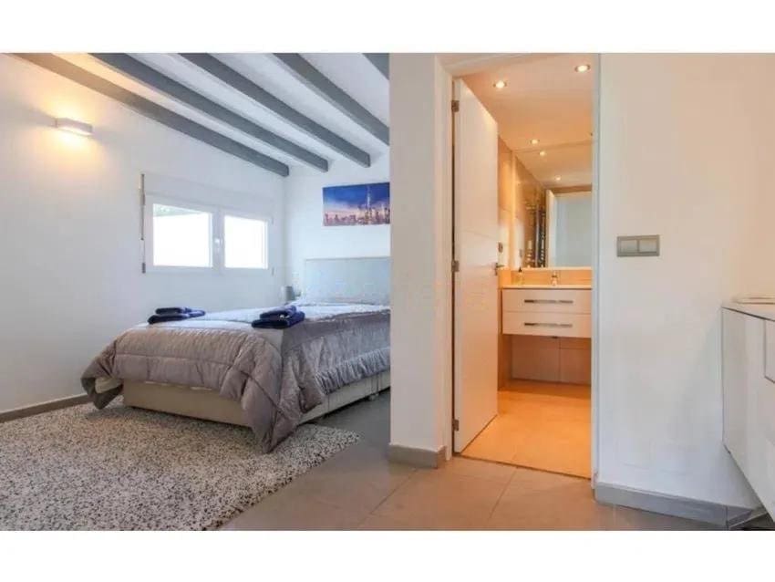 3 bedroom Villa for sale in Estepona with pool garage - € 1,650,000 (Ref: 8881498)