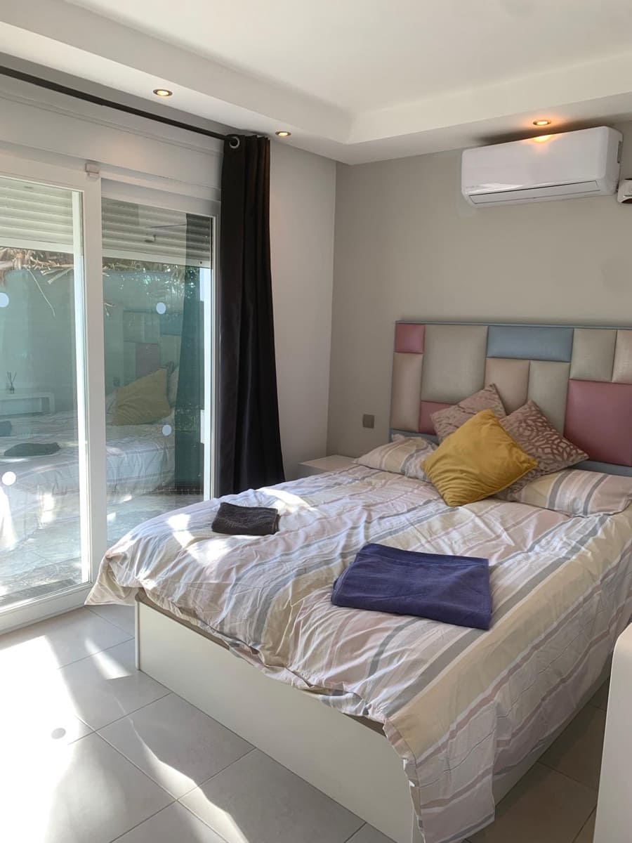 3 bedroom Villa for sale in Estepona with pool garage - € 1,650,000 (Ref: 8881498)