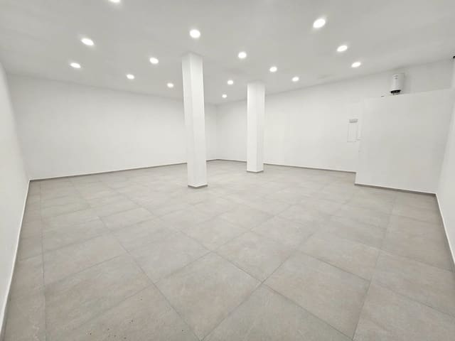 Commerciale in vendita in Mijas Costa, Mijas - 249.000 € (Rif: 8899996)