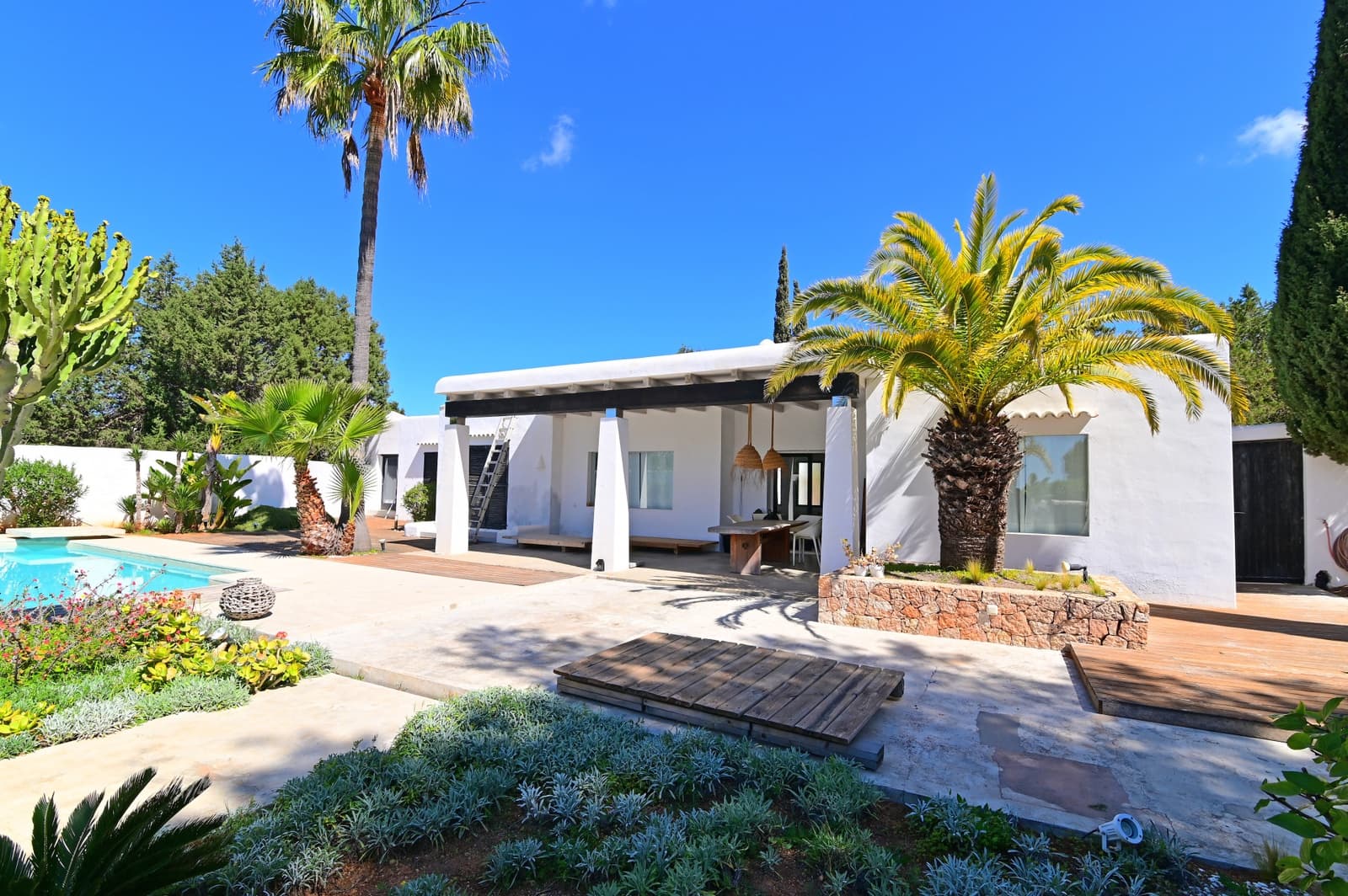 4 chambre Villa/Maison à vendre à Cala Tarida avec piscine garage - 1 700 000 € (Ref: 8899999)