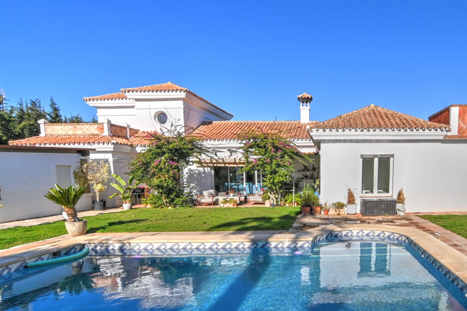 5 soveværelse Villa til salg i Sotogrande med swimmingpool garage - € 1.150.000 (Ref: 8915432)