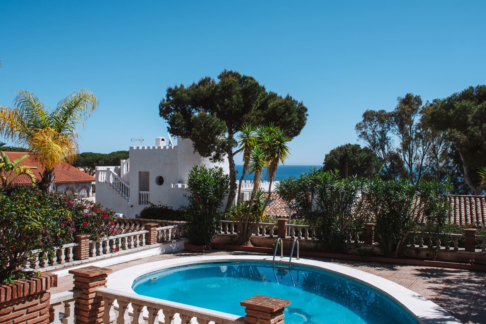8 Zimmer Villa zu verkaufen in La Cala de Mijas mit Pool Garage - 1.720.000 € (Ref: 8918069)