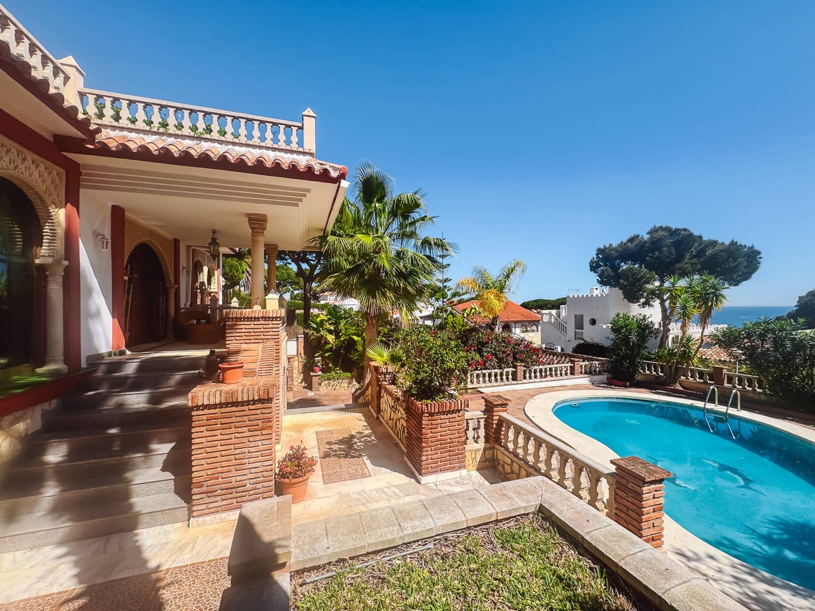 8 Zimmer Villa zu verkaufen in La Cala de Mijas mit Pool Garage - 1.720.000 € (Ref: 8918069)