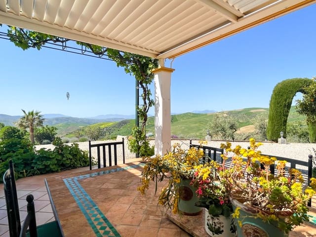 4 soverom Villa til salgs i Villanueva de la Concepcion med svømmebasseng garasje - € 1 690 000 (Ref: 8921741)