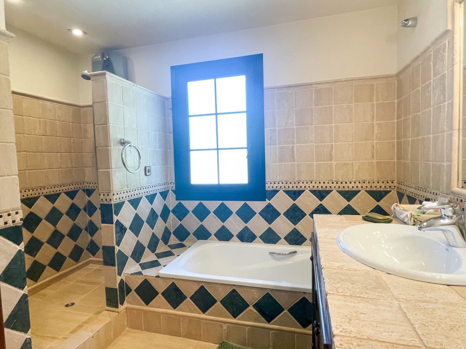 4 soverom Villa til salgs i Villanueva de la Concepcion med svømmebasseng garasje - € 1 690 000 (Ref: 8921741)