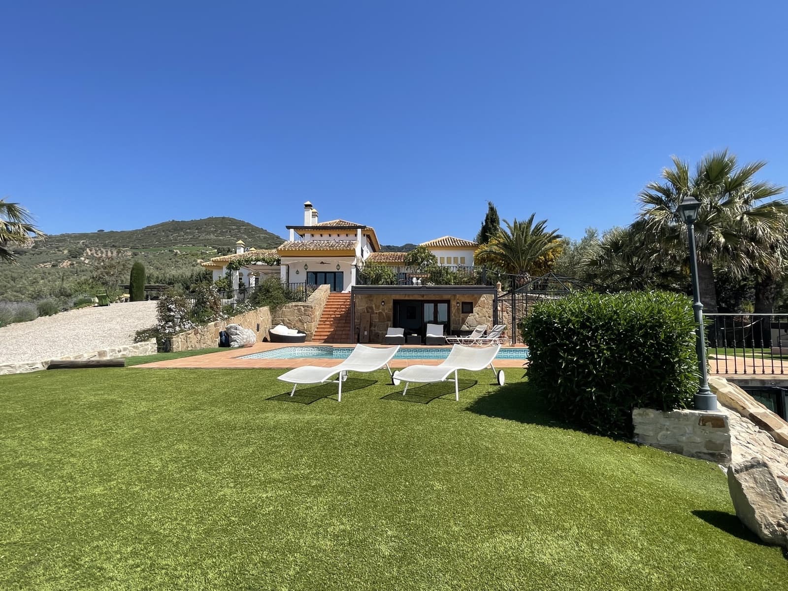 4 soverom Villa til salgs i Villanueva de la Concepcion med svømmebasseng garasje - € 1 690 000 (Ref: 8921741)