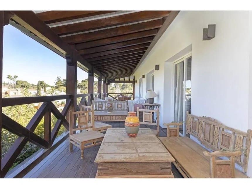 5 bedroom Villa for sale in Sotogrande with pool garage - € 2,780,000 (Ref: 8949186)