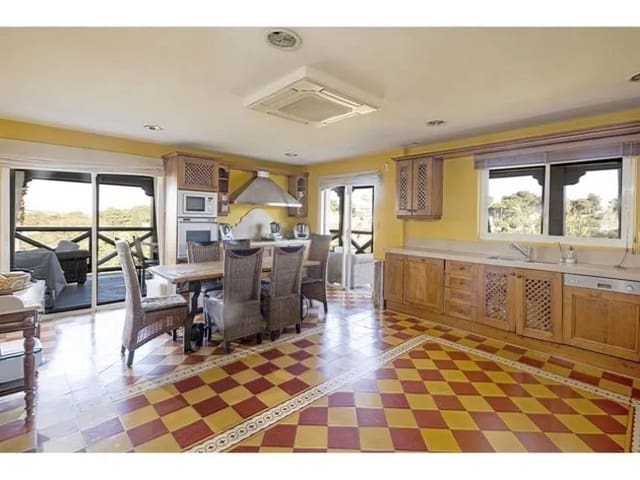 5 soverom Villa til salgs i Sotogrande Costa, San Roque med svømmebasseng garasje - € 2 780 000 (Ref: 8949186)