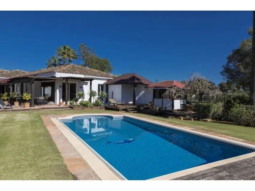5 bedroom Villa for sale in Sotogrande with pool garage - € 2,780,000 (Ref: 8949186)
