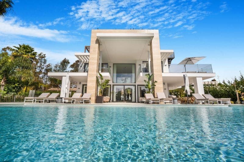 6 bedroom Villa for sale in Golden Mile with pool garage - € 5,900,000 (Ref: 8951605)