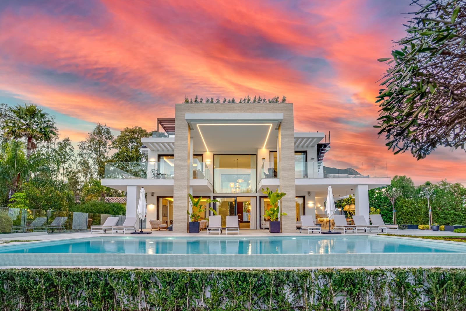6 bedroom Villa for sale in Golden Mile with pool garage - € 5,900,000 (Ref: 8951605)