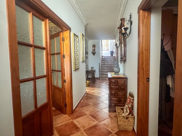 5 slaapkamer Huis te koop in Humilladero - € 325.000 (Ref: 8954693)