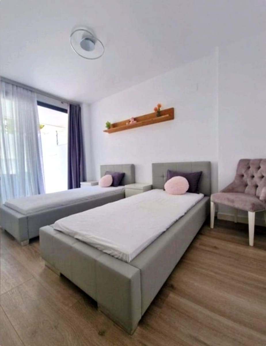 3 makuuhuone Huoneisto myytävänä paikassa La Cala de Mijas mukana uima-altaan 
autotalli - 645 000 € (Ref: 8972561)