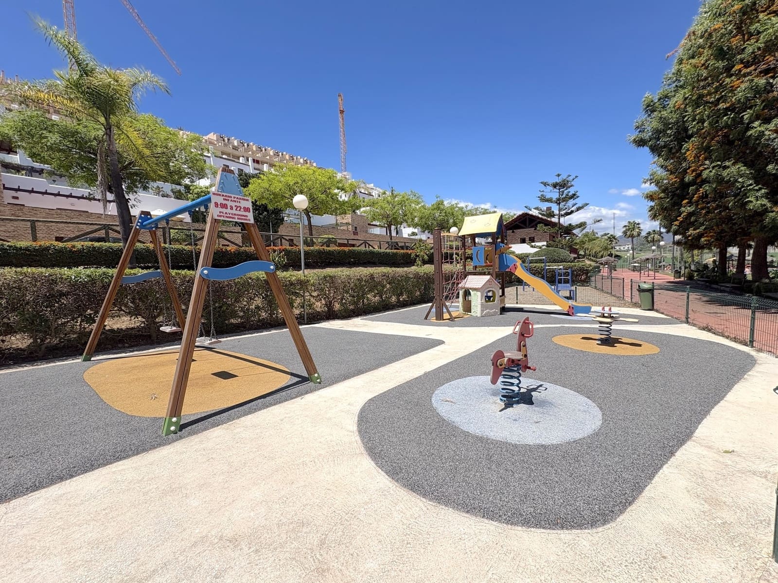 3 sypialnia Apartament na sprzedaż w La Cala de Mijas z basenem garażem - 635 000 € (Ref: 8972561)
