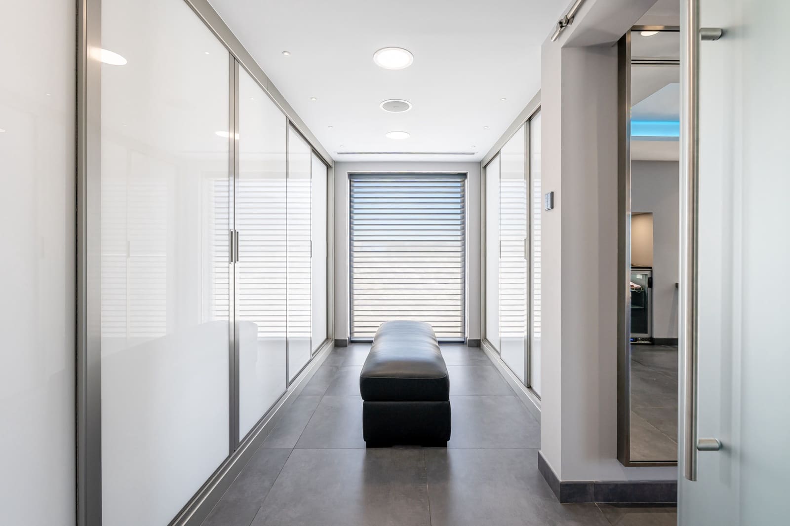 4 soveværelse Villa til salg i Mijas Costa med swimmingpool garage - € 8.100.000 (Ref: 8988577)