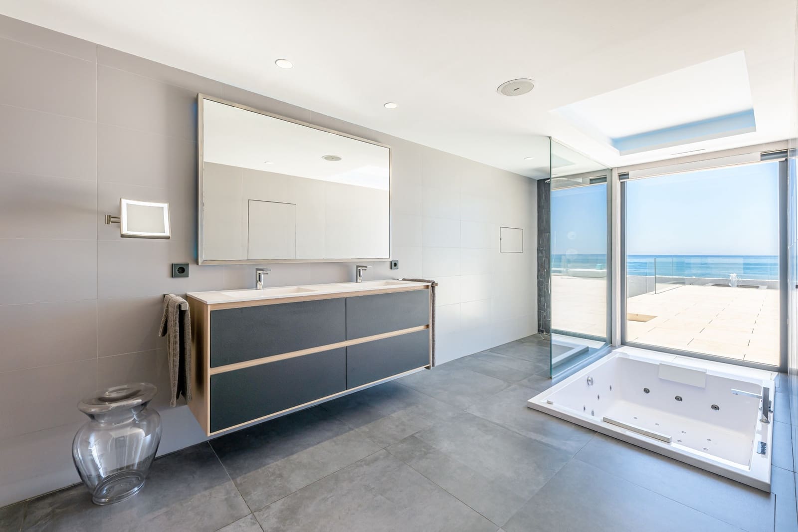 4 soveværelse Villa til salg i Mijas Costa med swimmingpool garage - € 8.100.000 (Ref: 8988577)