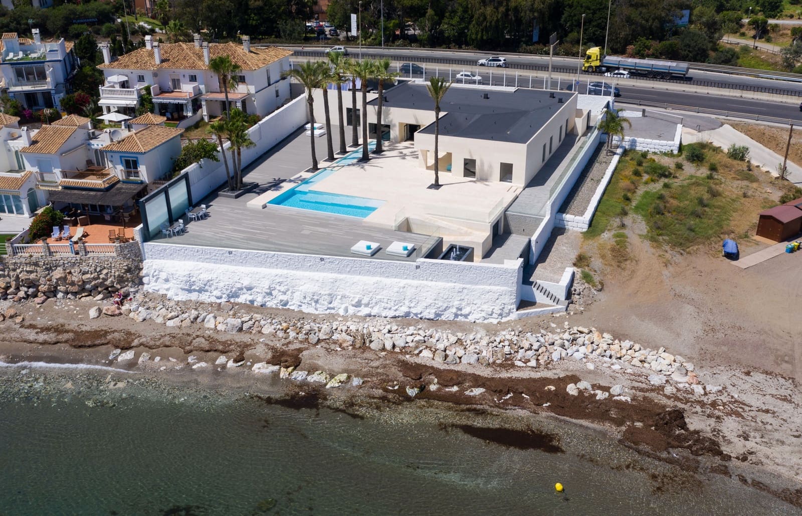 4 soveværelse Villa til salg i Mijas Costa med swimmingpool garage - € 8.100.000 (Ref: 8988577)