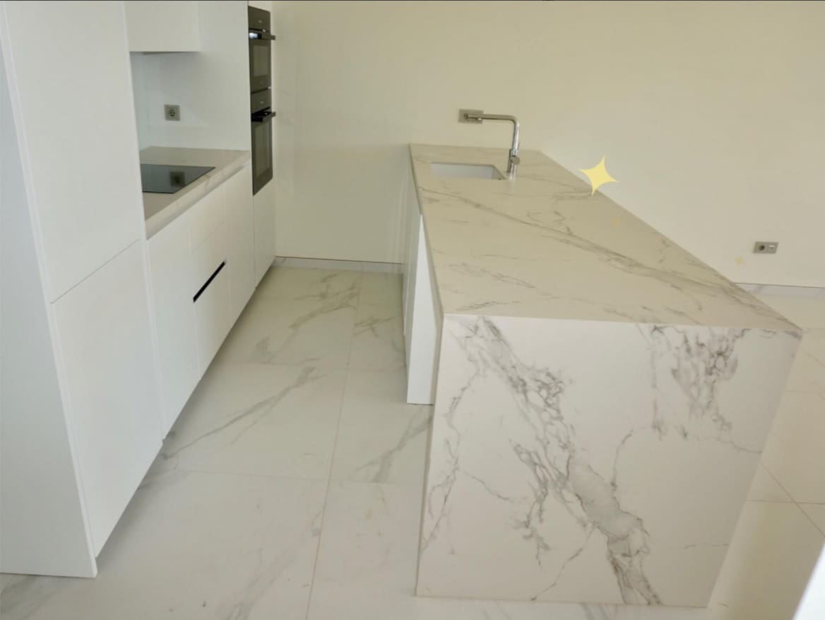 2 soveværelse Lejlighed til salg i Fuengirola med swimmingpool garage - € 524.000 (Ref: 9001750)