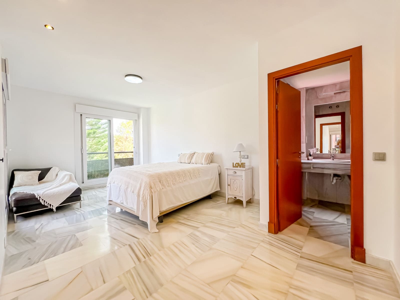 4 soverom Villa til salgs i Benahavis med svømmebasseng - € 679 000 (Ref: 9018423)