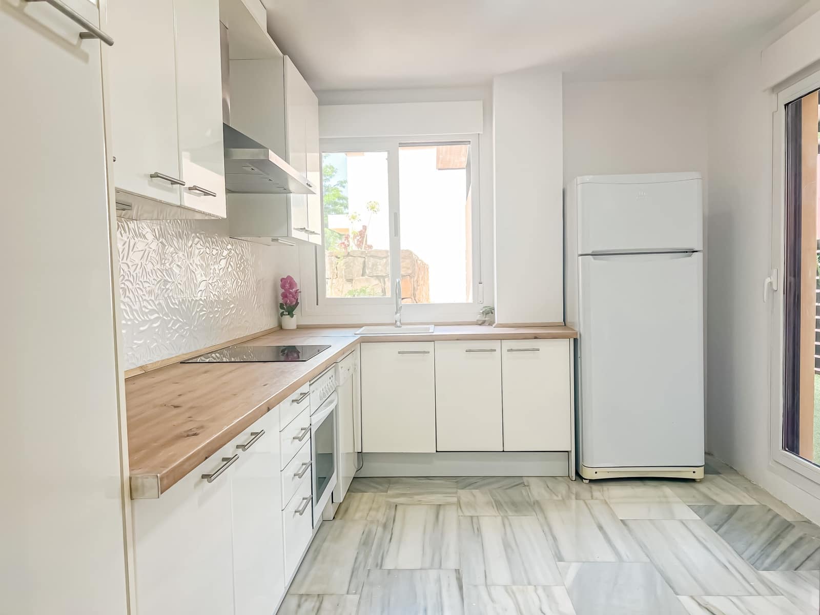 4 Zimmer Villa zu verkaufen in Benahavis mit Pool - 699.000 € (Ref: 9018423)