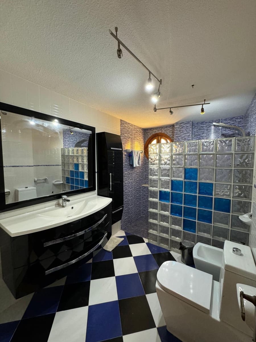 4 soveværelse Villa til salg i Roquetas de Mar med swimmingpool garage - € 825.000 (Ref: 9042563)