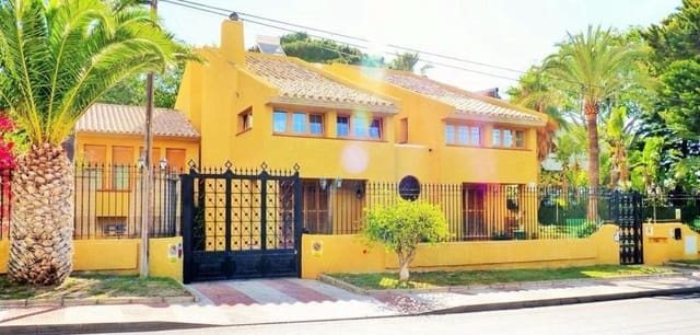 4 slaapkamer Villa te koop in Roquetas de Mar met zwembad garage - € 825.000 (Ref: 9042563)