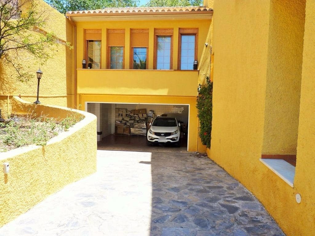 4 slaapkamer Villa te koop in Roquetas de Mar met zwembad garage - € 825.000 (Ref: 9042563)